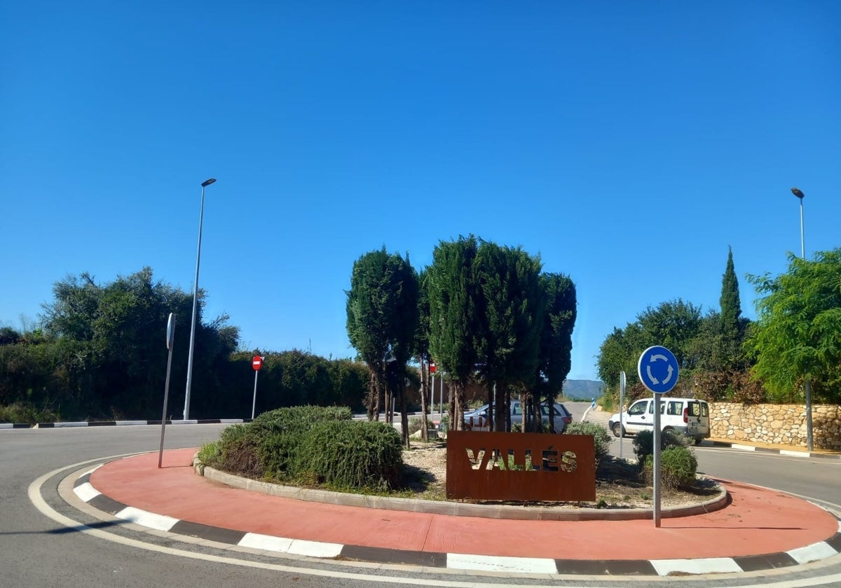 Rotonda de entrada a Vallés.