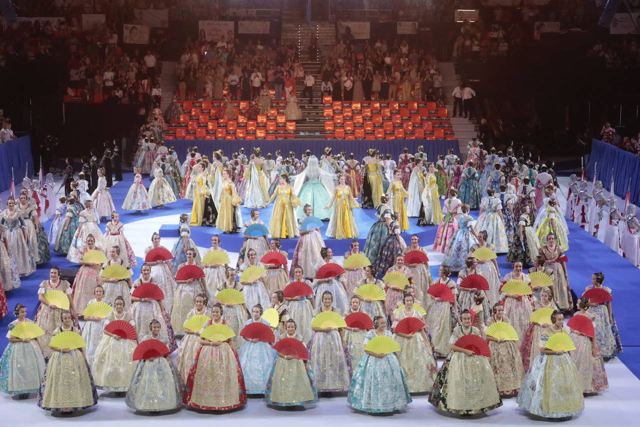 Gala fallera de la Fonteta: elección de las cortes y candidatas a falleras mayores de Valencia 2024