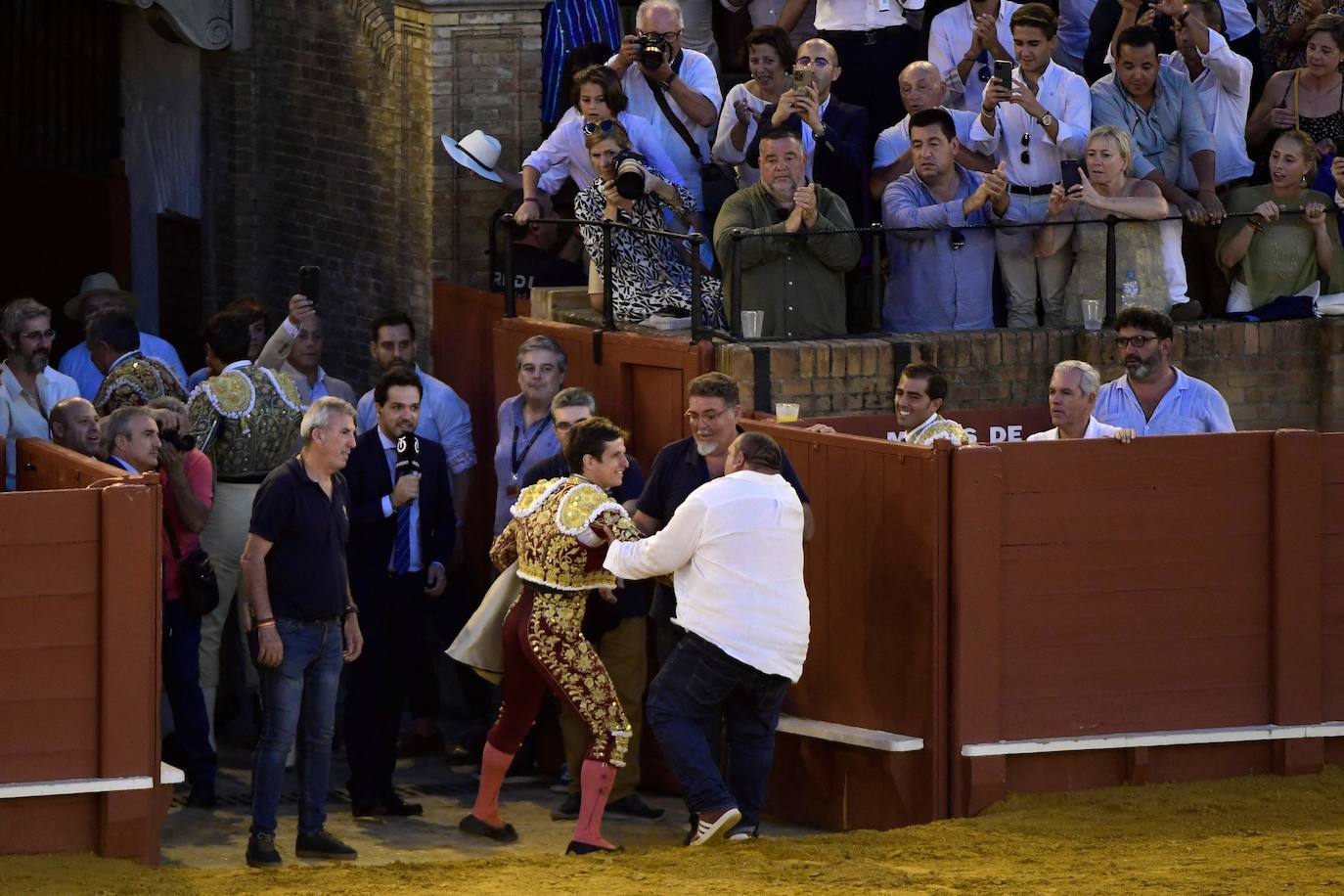 El Juli se corta la coleta en Sevilla