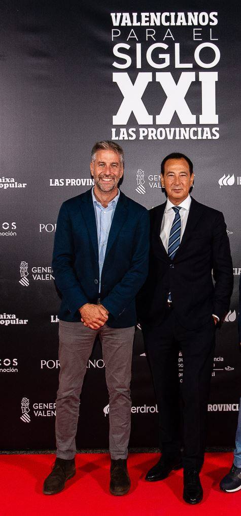 Víctor Sendra, director general del Roig Arena, junto a Toni Martínez, director de comunicación de Mercadona