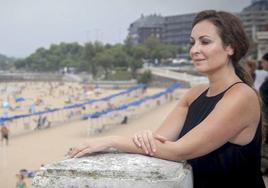 La actriz Ana Milán posa en una playa en una imagen de archivo.