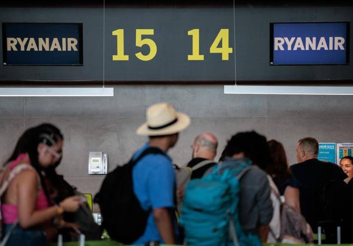 Un mostrador de Ryanair en el aeropuerto.