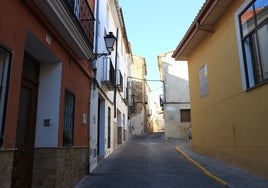 Una de las calles del casco antiguo de Agullent.