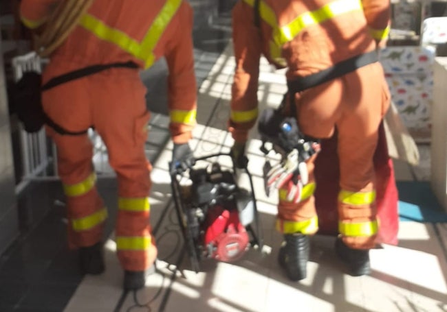 Bomberos en el colegio Francisco de Borja.