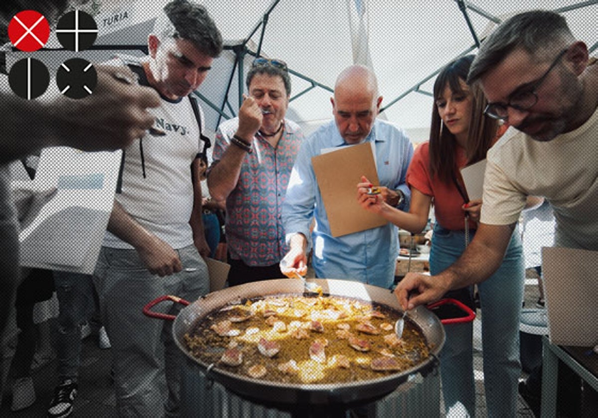 El jurado prueba la paella 'creativa' ganadora del II Concurso Viu L'Arròs Mariner.