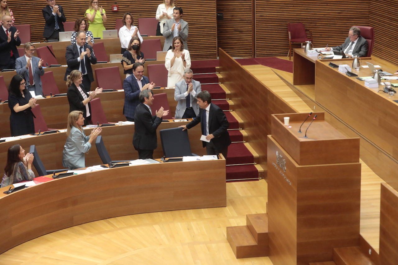 Así ha sido la primera sesión de control a la que se ha enfrentado Carlos Mazón