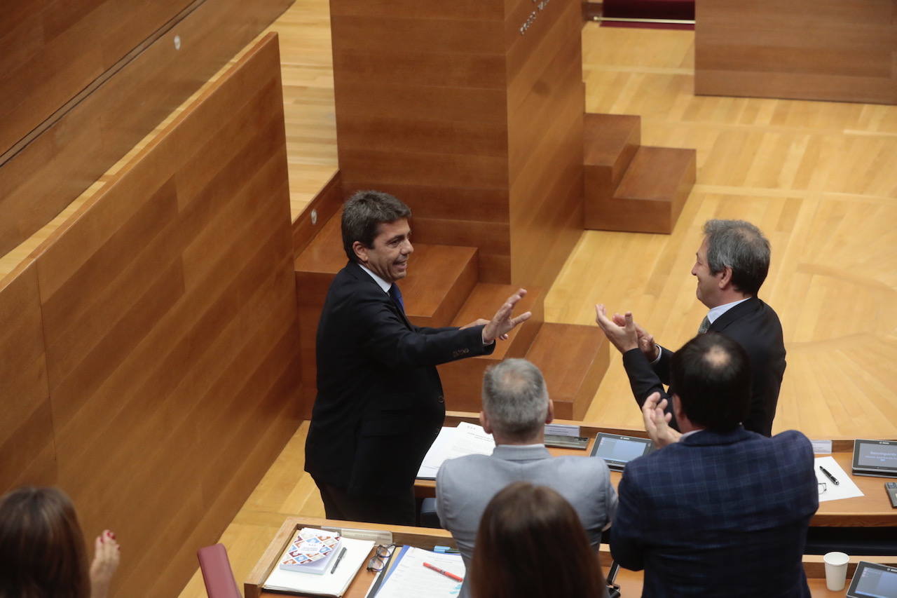 Así ha sido la primera sesión de control a la que se ha enfrentado Carlos Mazón