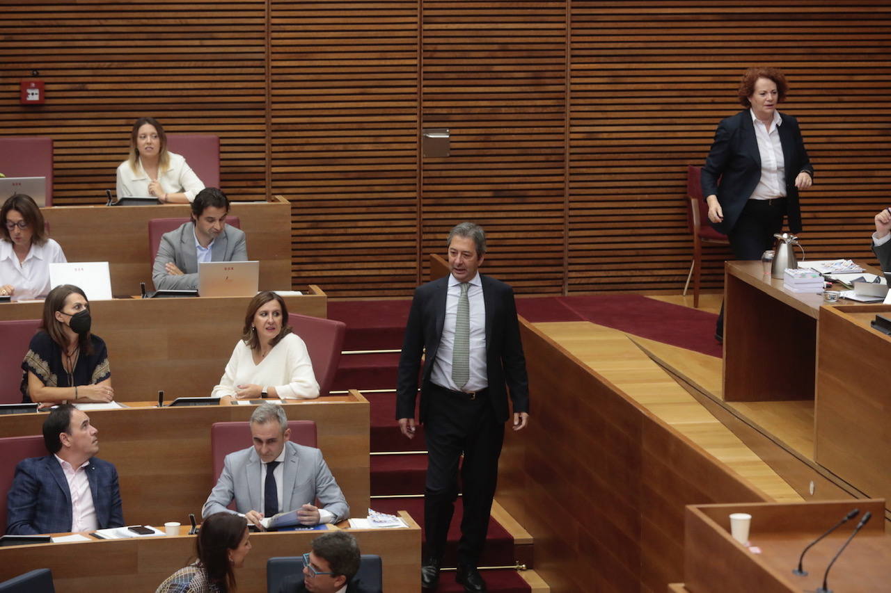 Así ha sido la primera sesión de control a la que se ha enfrentado Carlos Mazón