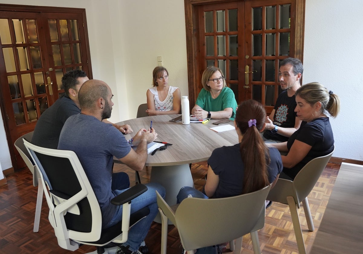 Reunión entre la edil de Bienestar Animal y veterinarios de Xàtiva.