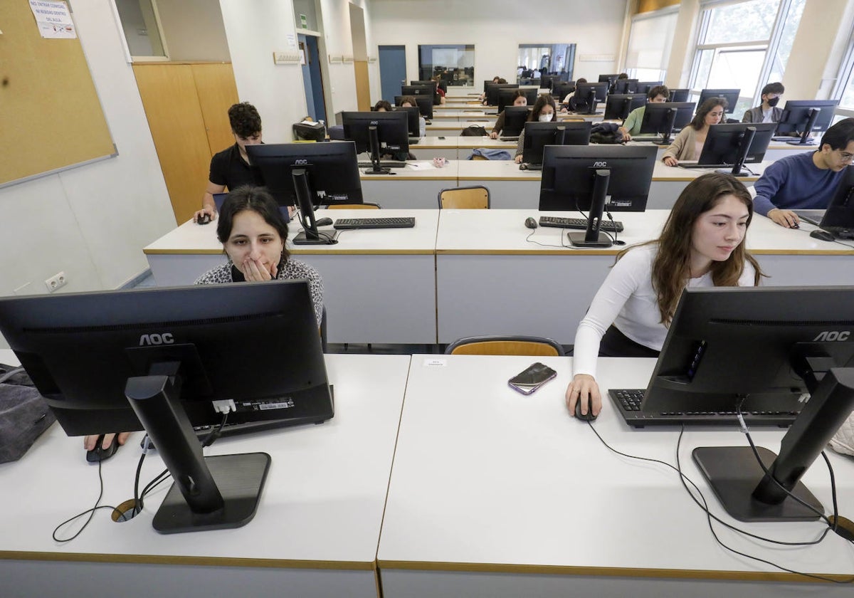 Alumnos de la Universitat Politècnica, en una imagen de archivo.