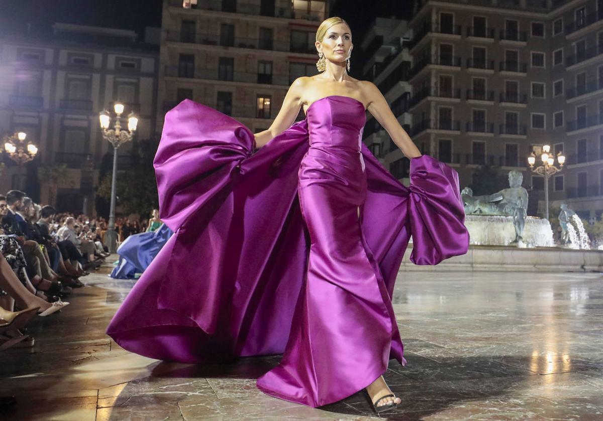 La Mediterránea Fashion Week convierte la plaza de la Virgen en una pasarela de moda