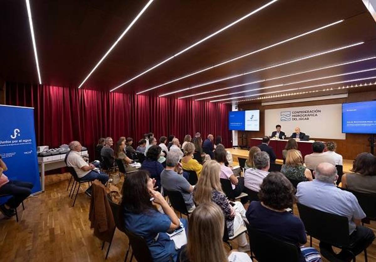 Enrique Gimeno y Miguel Polo en la firma del convenio 'Juntos por el agua'