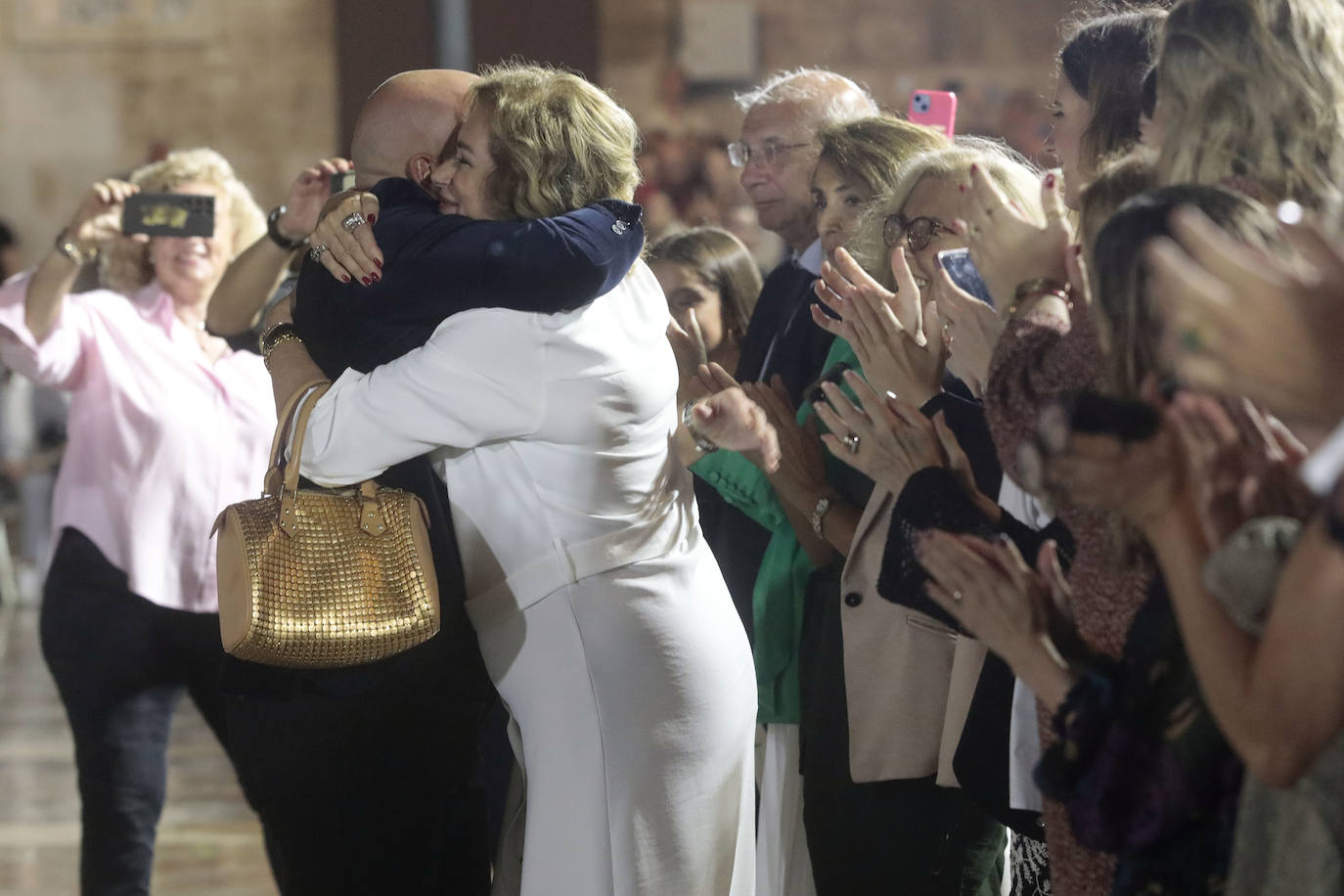 La Mediterránea Fashion Week convierte la plaza de la Virgen en una pasarela de moda