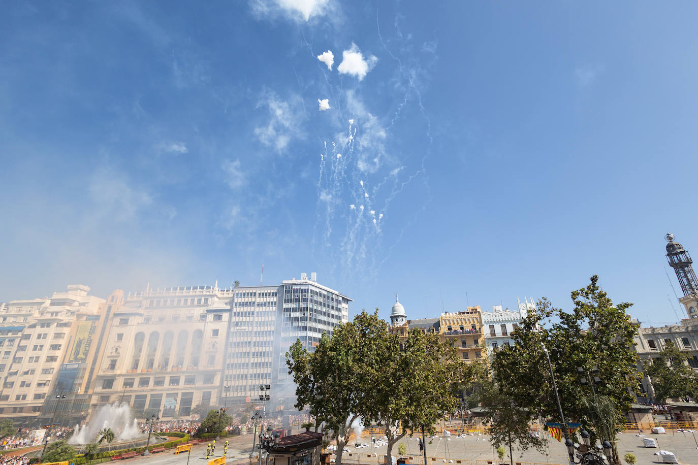 Valencia vibra con una nueva mascletà a las puertas del 9 d&#039;Octubre