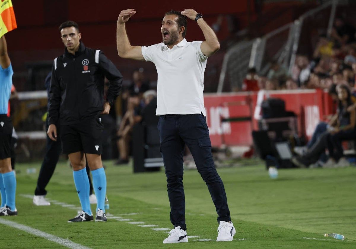 Rubén Baraja, enérgico durante el partido.