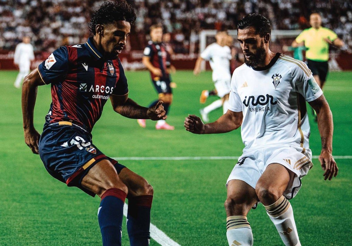 Fabricio, en una acción del partido de Albacete.