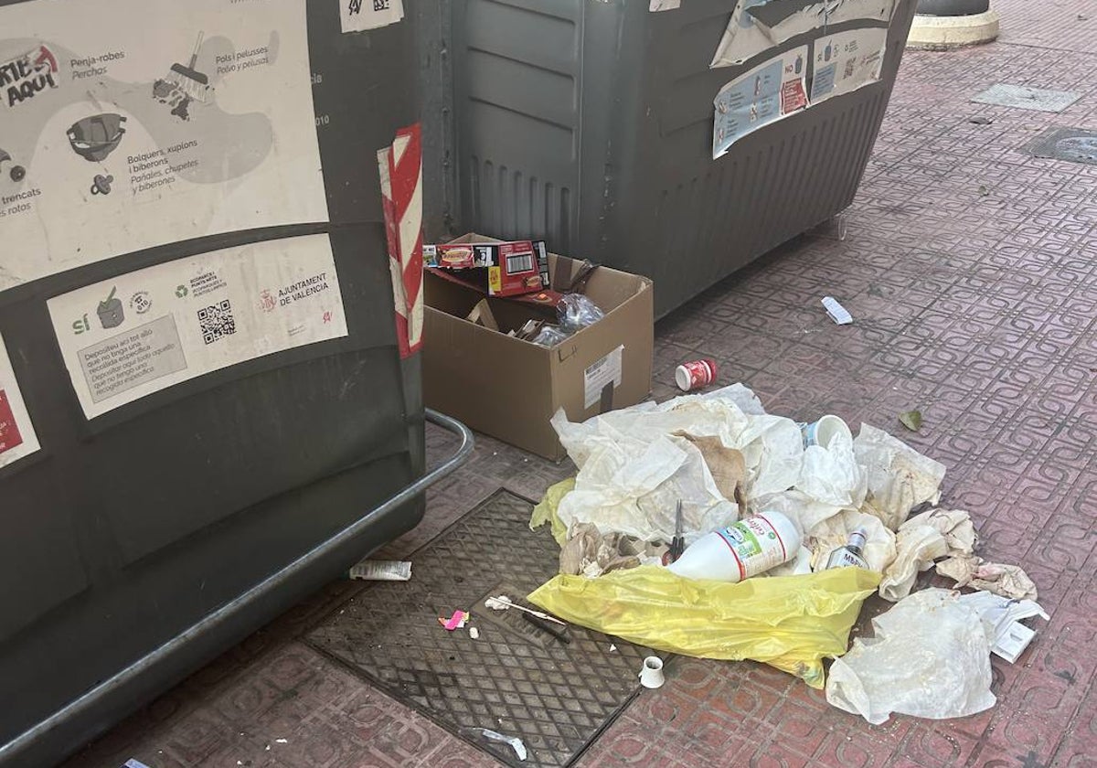 La suciedad se almacena en el barrio de La Roqueta.