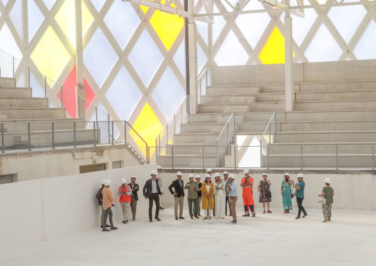 Imagen secundaria 1 - Visita de la alcaldesa de Valencia, María José Catalá, en septiembre a las instalaciones de Nou Moles.