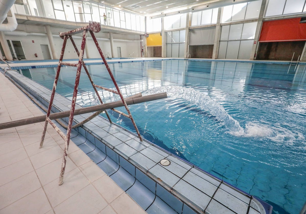 Piscina del polideportivo de Nou Moles.