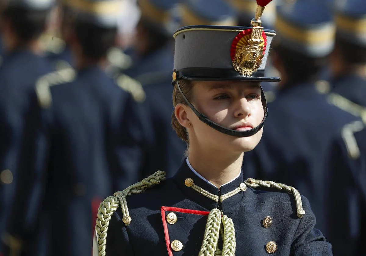 Primeras imágenes de la princesa Leonor con el uniforme militar - Foto 1