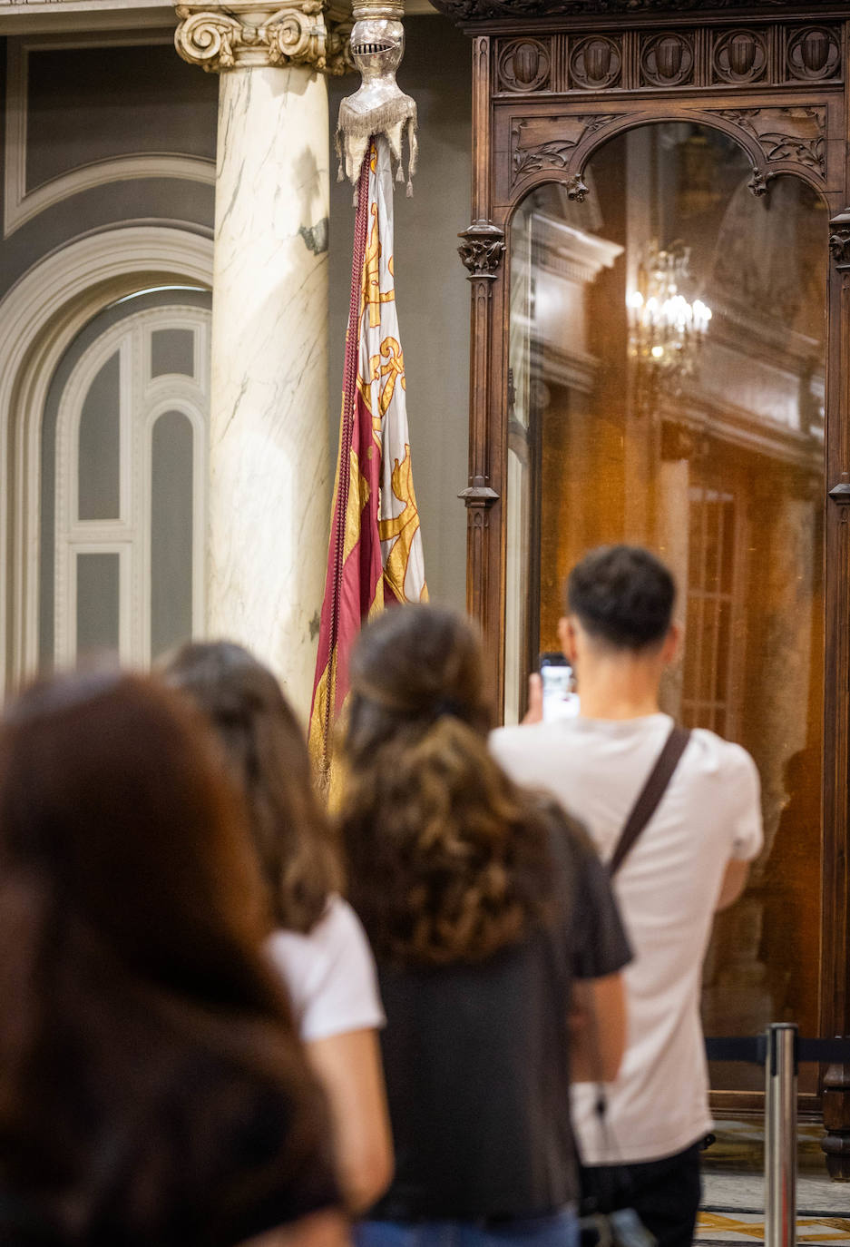 Valencia ya disfruta de la Real Senyera en la víspera del 9 d&#039;Octubre