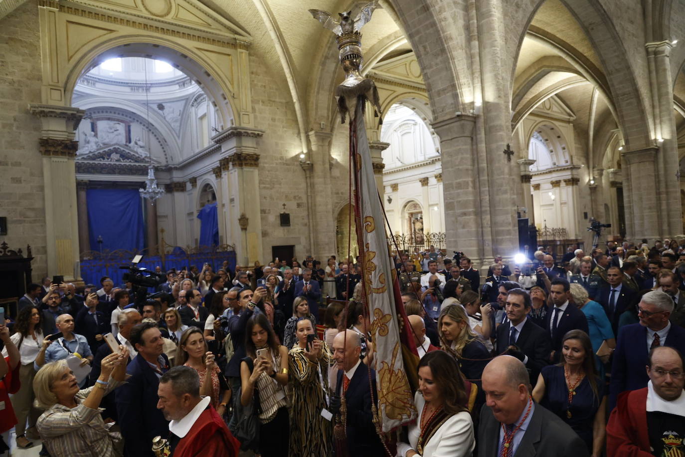 La Senyera regresa a la Catedral de Valencia tras ocho años de ausencia