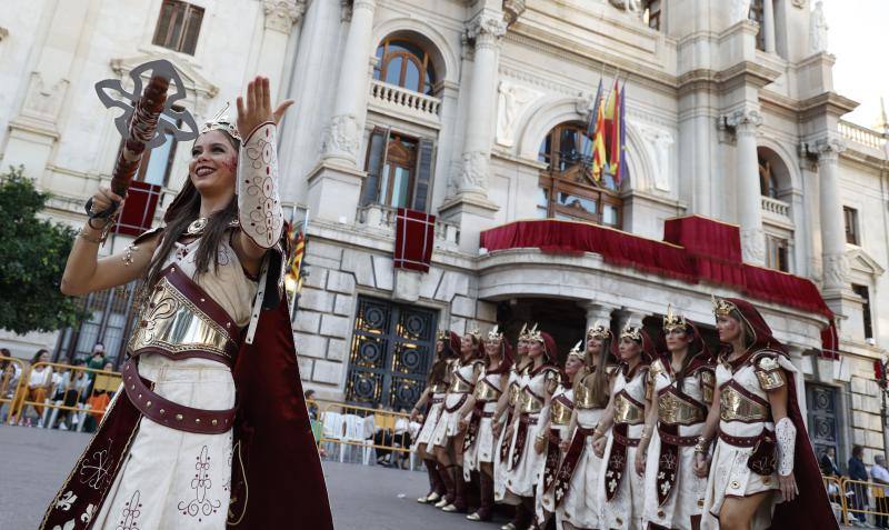 Fiesta en Valencia de los Moros y Cristianos en el 9 d&#039;Octubre