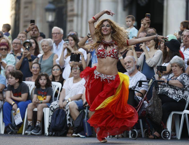 Fiesta en Valencia de los Moros y Cristianos en el 9 d&#039;Octubre