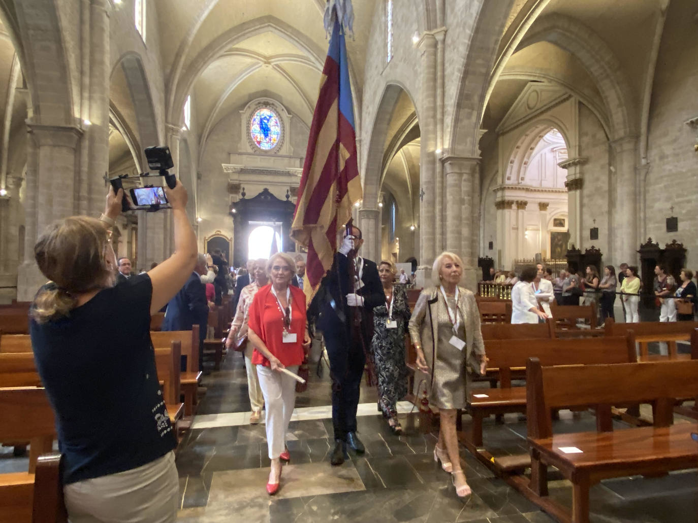 La Senyera regresa a la Catedral de Valencia tras ocho años de ausencia