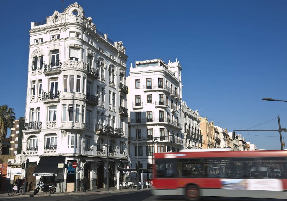 El edificio Casa Calabuig sale a la venta en Valencia por cinco millones de euros