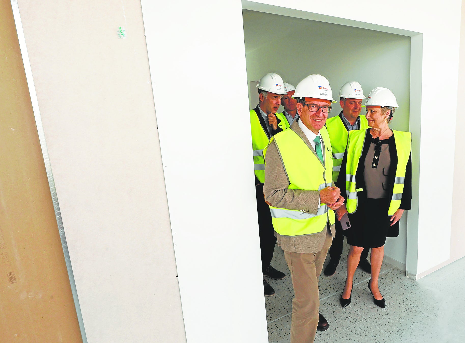 Miguel Mínguez, último conseller de Sanidad con el Botánico, en una visita.