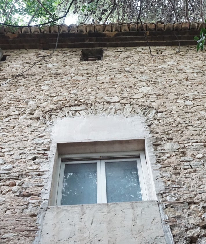 Imagen secundaria 2 - Distintos tramos de las fachadas del Palau de Ròtova. 