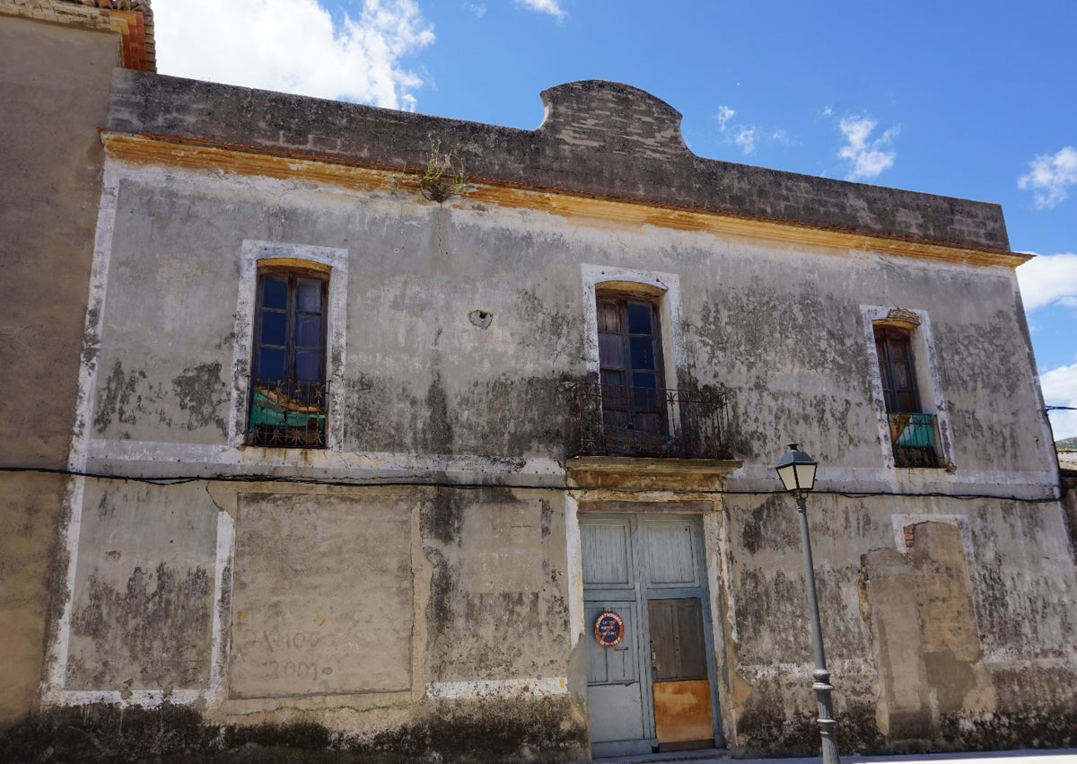 Imagen secundaria 1 - Distintos tramos de las fachadas del Palau de Ròtova. 