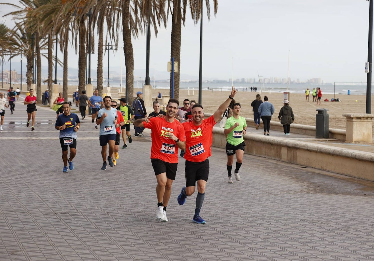 Participantes en la pasada edición de la 15K y 7,5K Valencia Abierta al Mar.