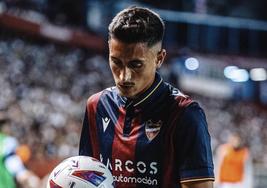 Pablo Martínez, durante un partido con el Levante.