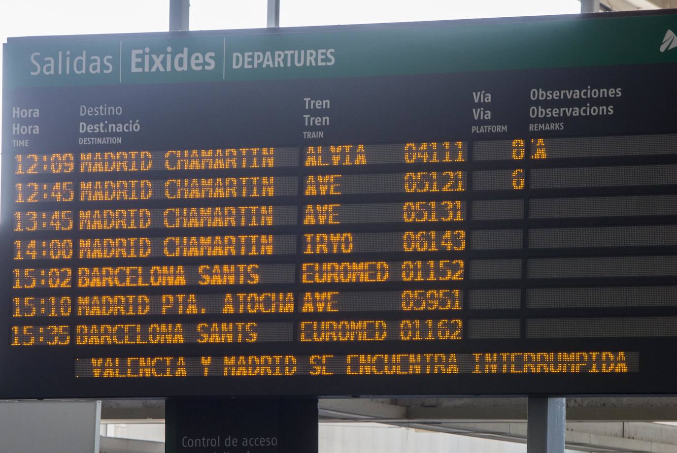 Una avería en la catenaria interrumpe la circulación de la alta velocidad entre Valencia, Alicante y Madrid