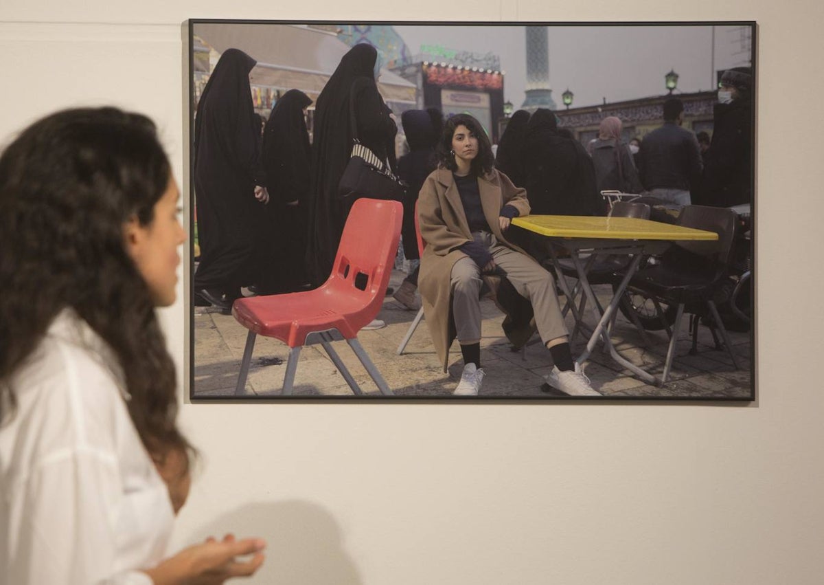 Imagen secundaria 1 - Las guerras, la emergencia climática y los conflictos sociales caracterizan las historias recogidas en las fotografías.