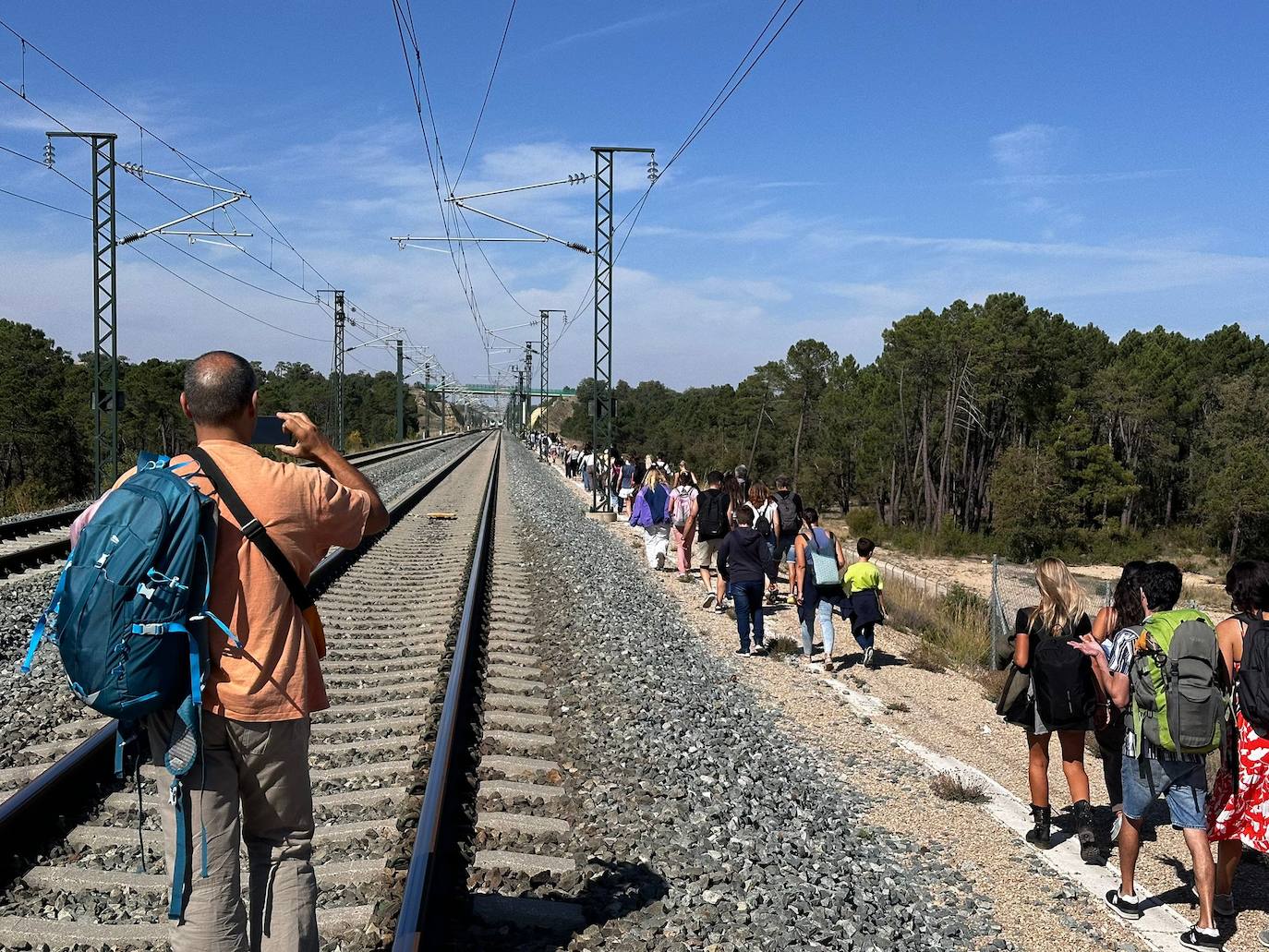 Una avería en la catenaria interrumpe la circulación de la alta velocidad entre Valencia, Alicante y Madrid