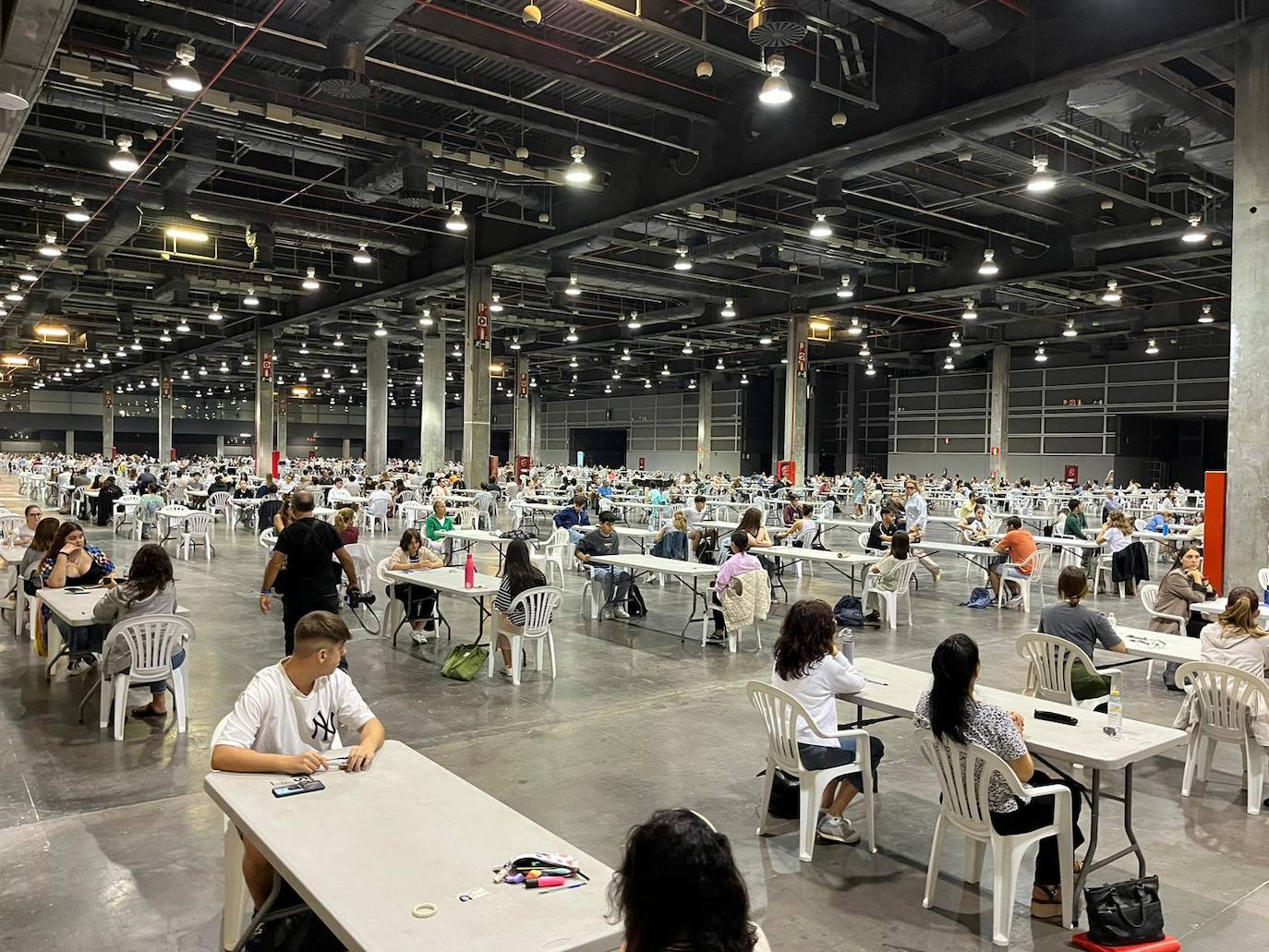 Decenas de personas realizan las pruebas este sábado en Valencia.