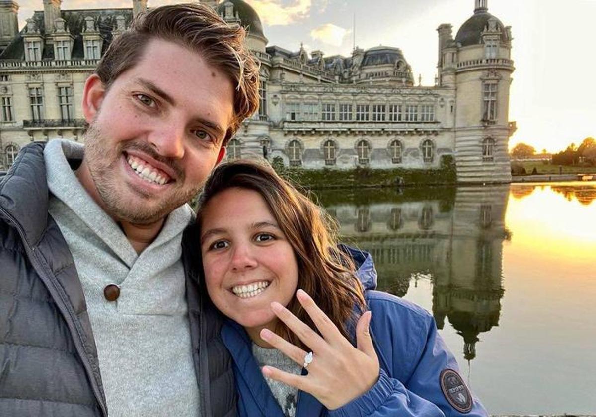 Louis-Nicolas Crépy de Orleans y Carolina Torio Ballester, en una imagen de la pedida de mano.