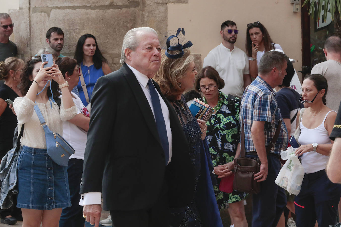 Miguel de Orleans, abuelo del novio, acompañado de su segunda mujer, Barbara de Posch-Pastor.