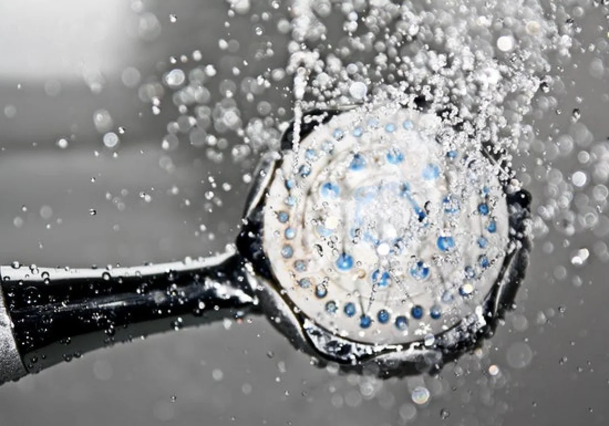 Cómo desatascar el desagüe de la ducha