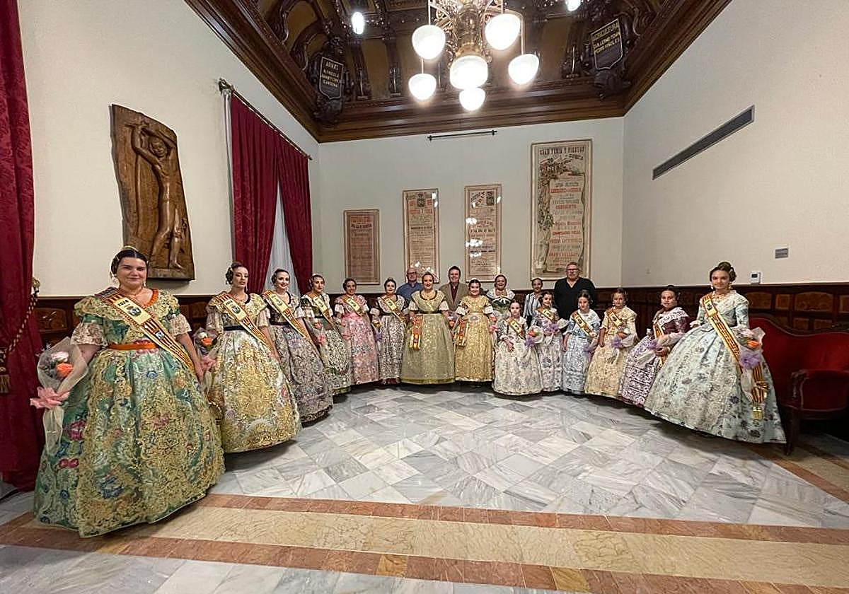 Falleras mayores y corte de honor de Sueca.