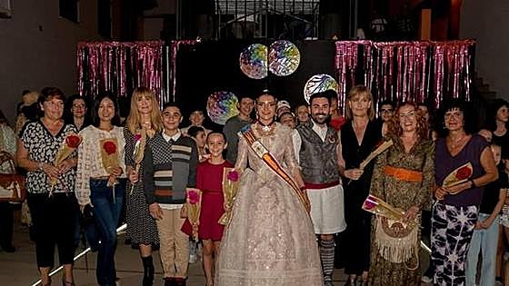 La falla la Palmera celebra su «V Pasarela solidaria» con un gran éxito de público