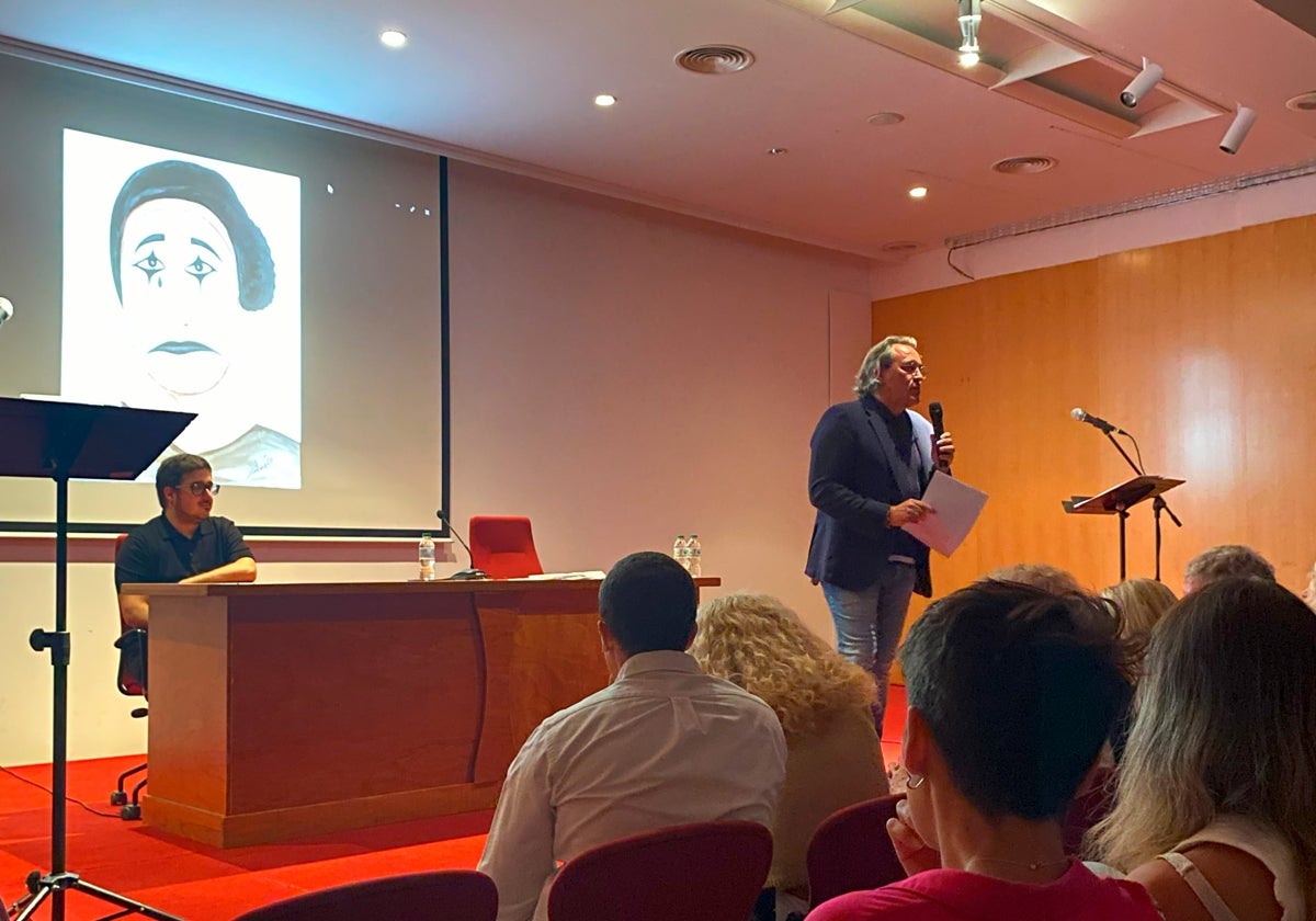 Torró durante la presentación de su primer libro.