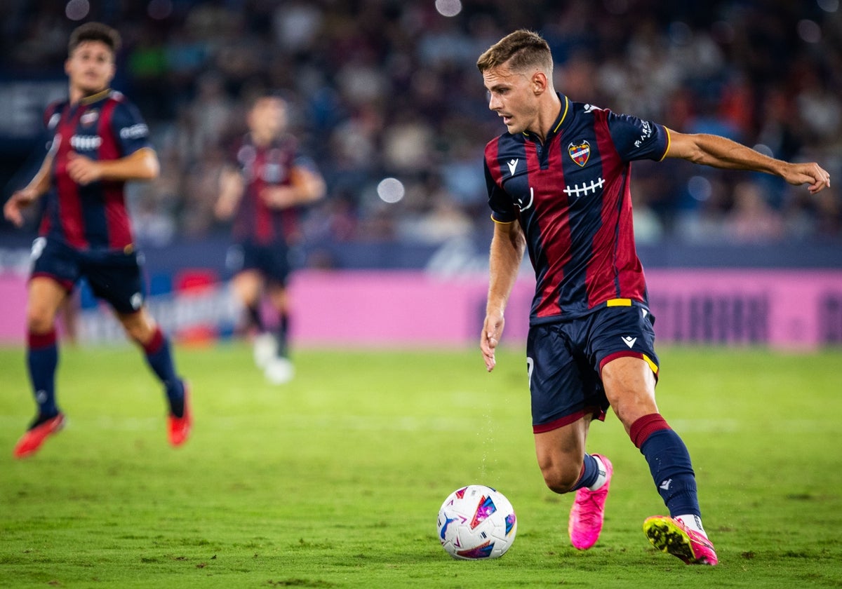 Dani Gómez, durante el pasado encuentro ante el Racing Ferrol.