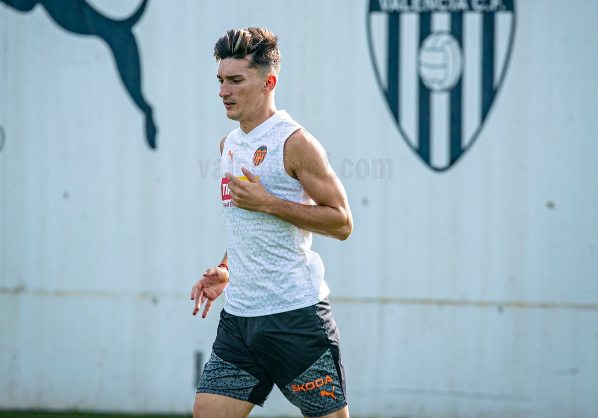 Pepelu, en un entrenamiento con el Valencia.