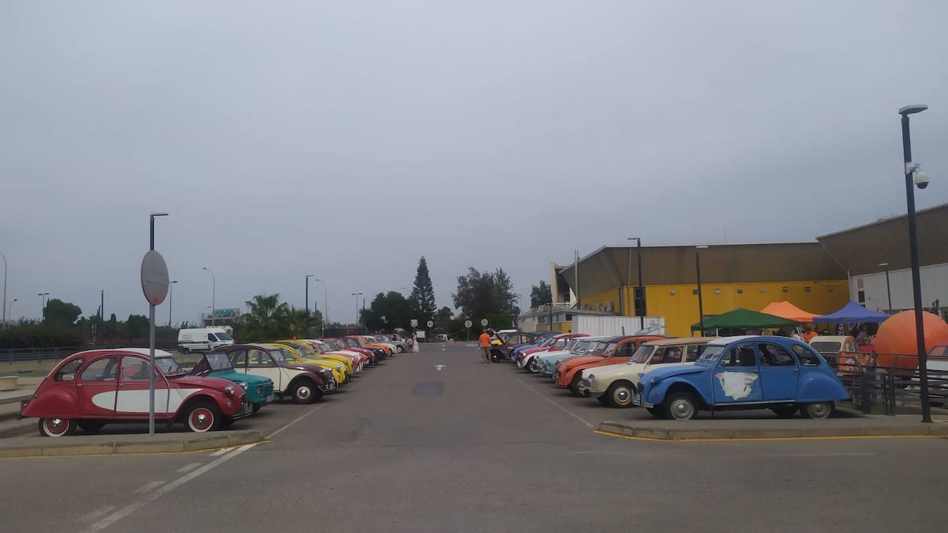 El Club Citroën 2 CV celebró su 75 aniversario en Valencia