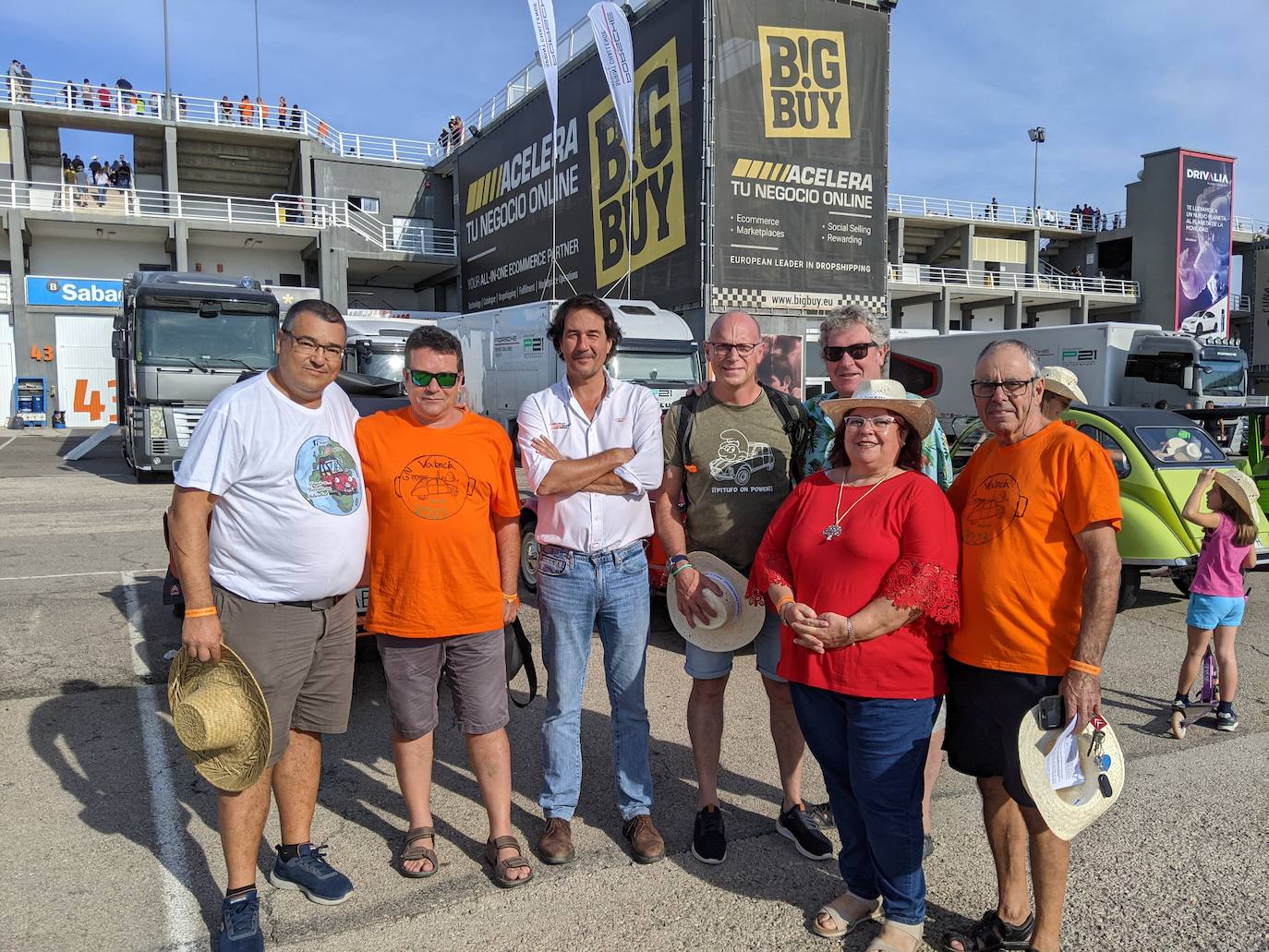 El Club Citroën 2 CV celebró su 75 aniversario en Valencia