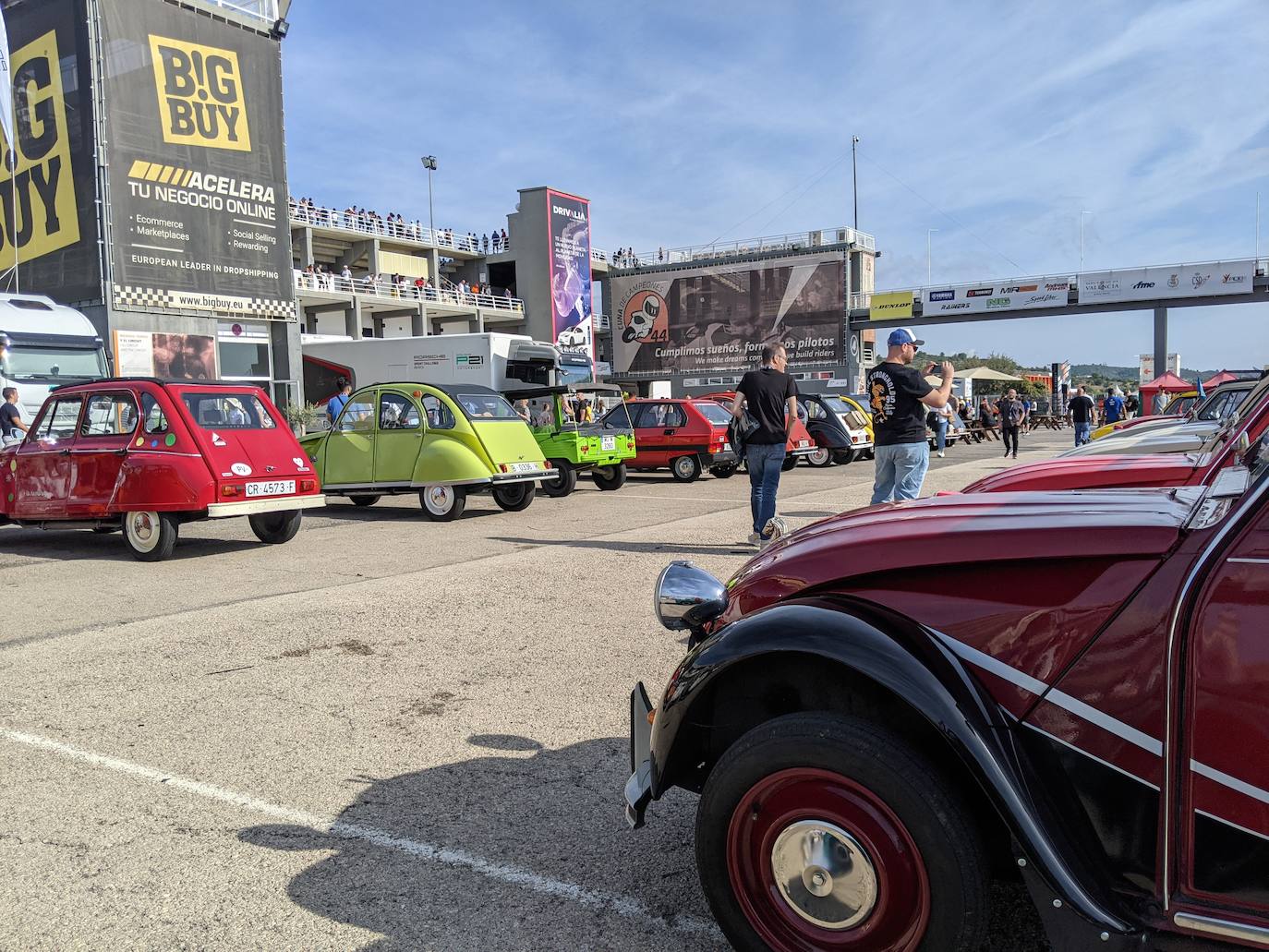 El Club Citroën 2 CV celebró su 75 aniversario en Valencia